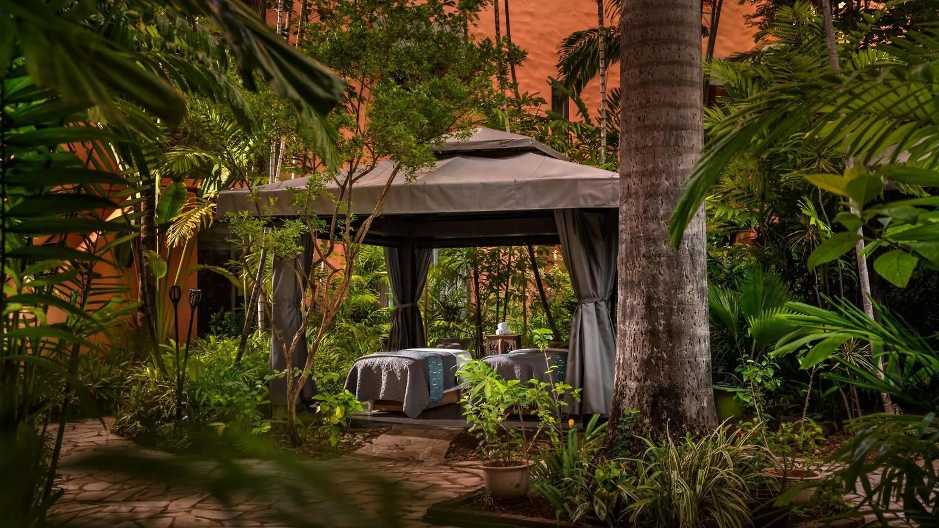 The Royal Hawaiian, A Luxury Collection Resort, Waikiki Honolulu Resort